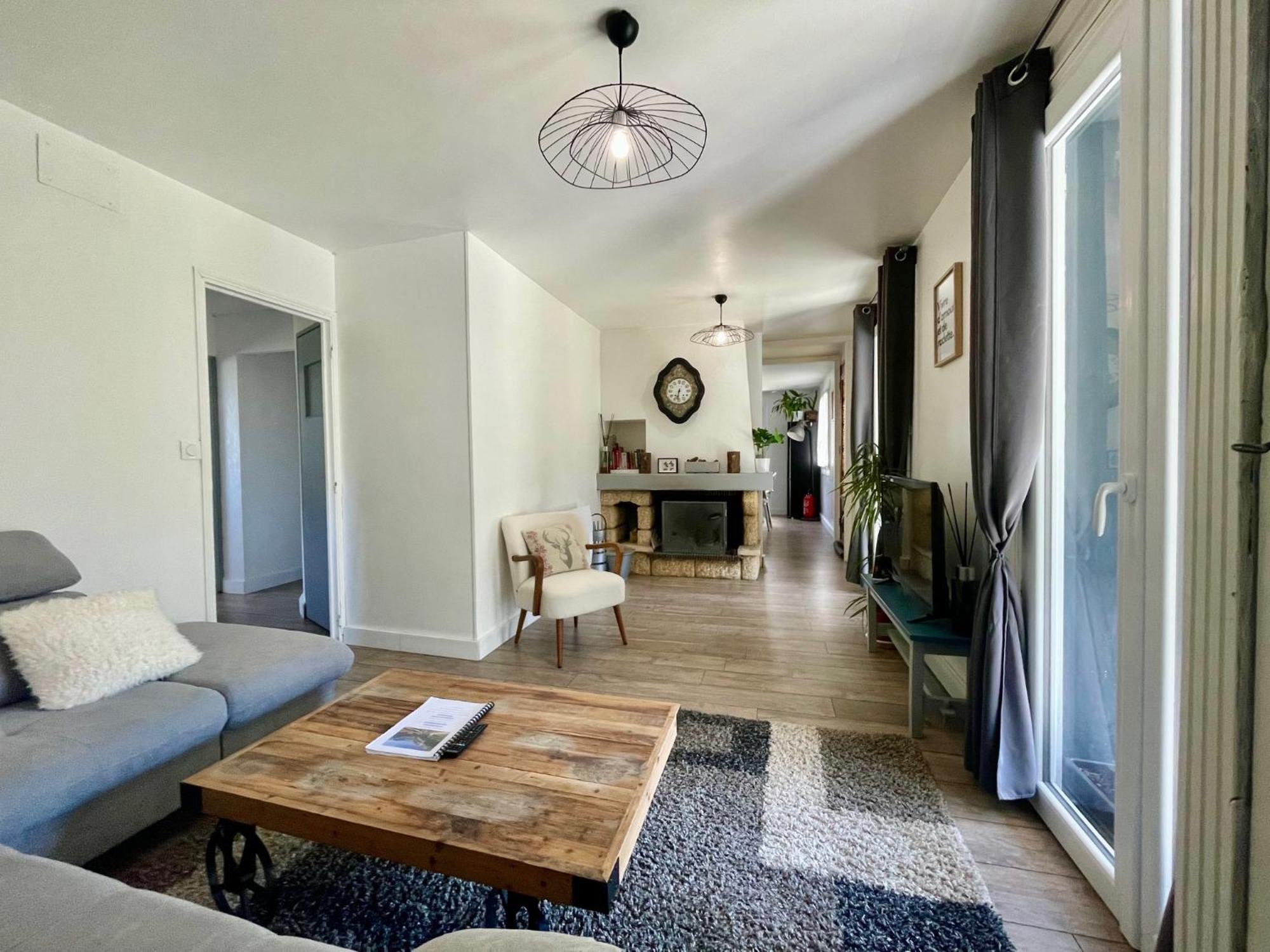 Bel Dans Cheminee /jardin Apartment